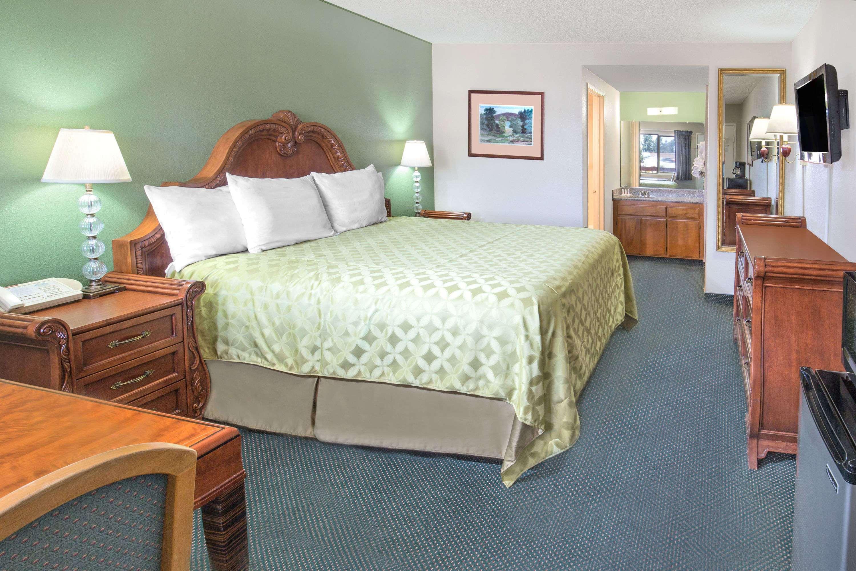 Days Inn By Wyndham Ontario Airport Kültér fotó