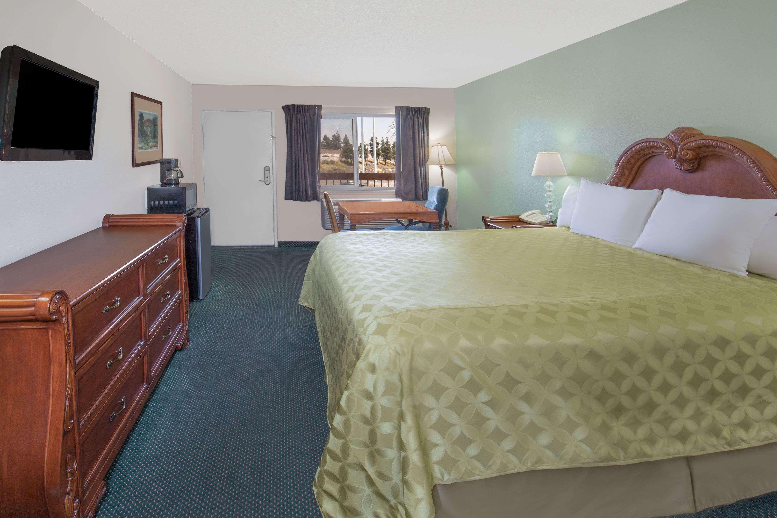 Days Inn By Wyndham Ontario Airport Kültér fotó