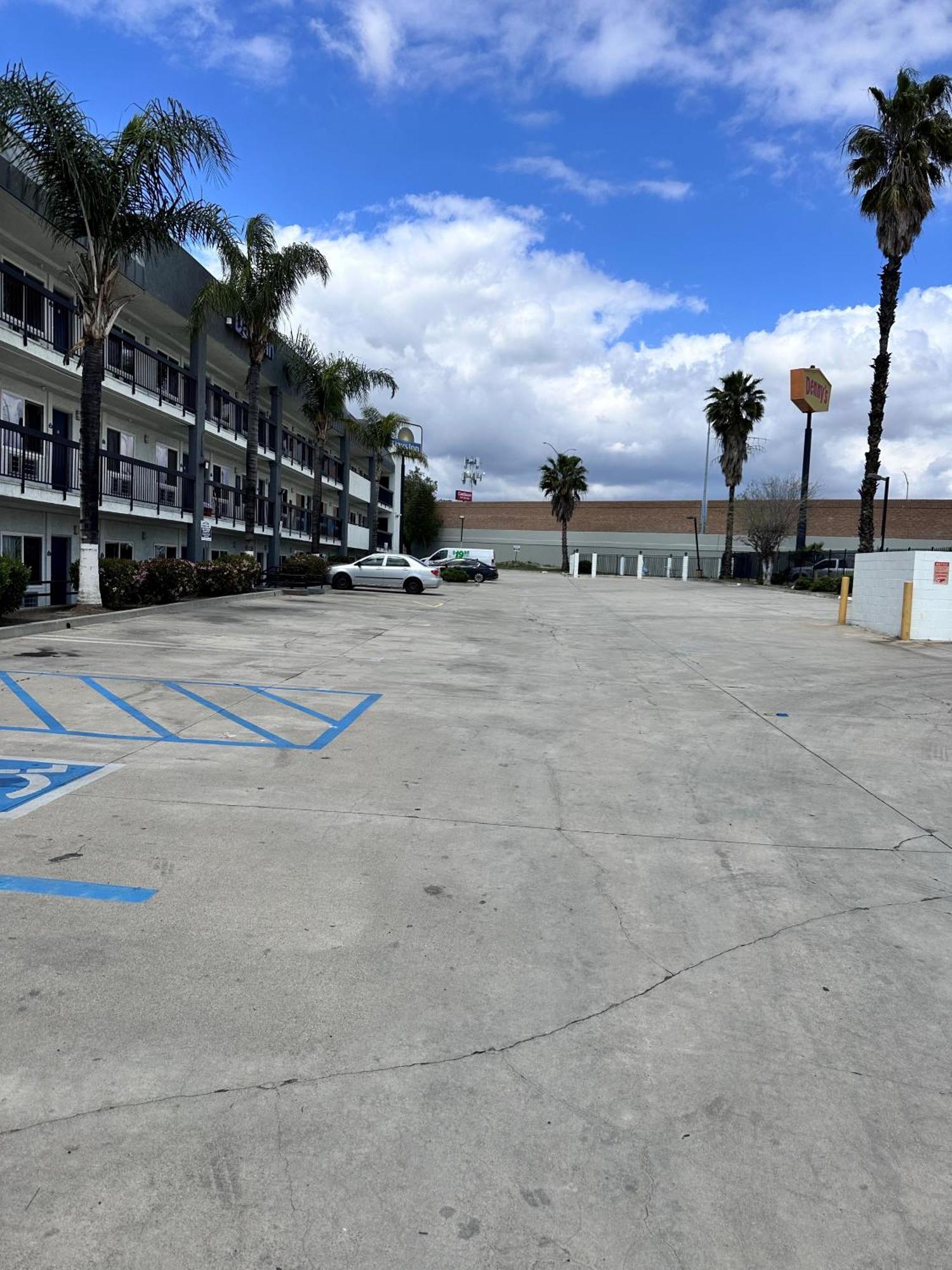 Days Inn By Wyndham Ontario Airport Kültér fotó